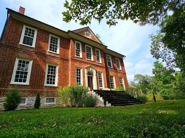 296 Piedmont Ln, Charles Town, WV 25414