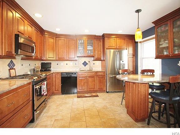 5th image of 432 Genesee Ct