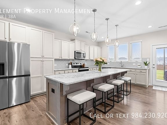 3rd image of 66 Arlie Ln