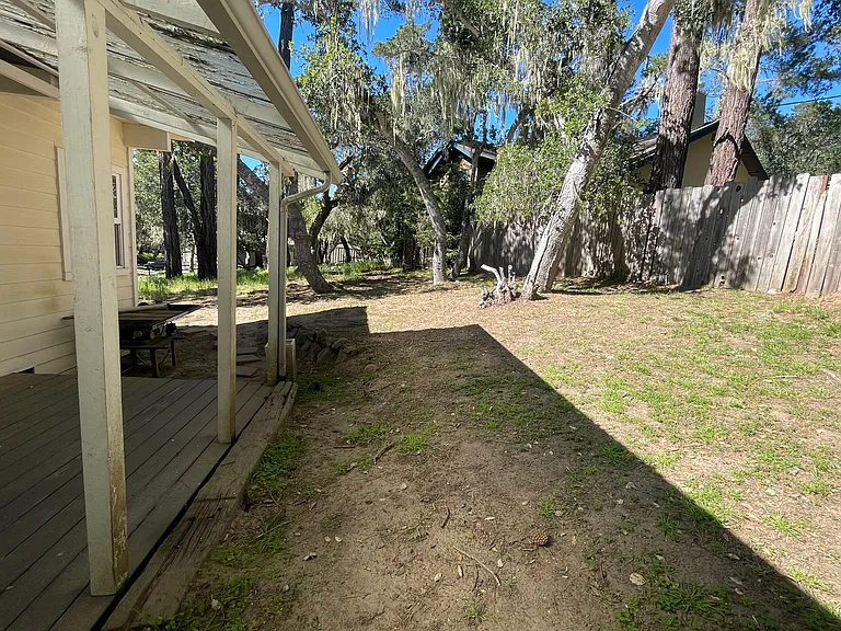 Burton Dr — Photo 24