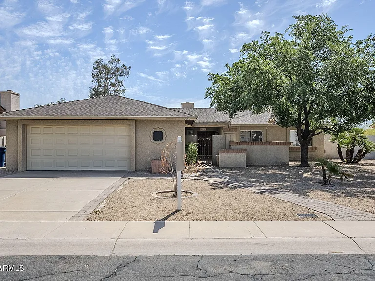 7707 S Kenwood Ln — Photo 2