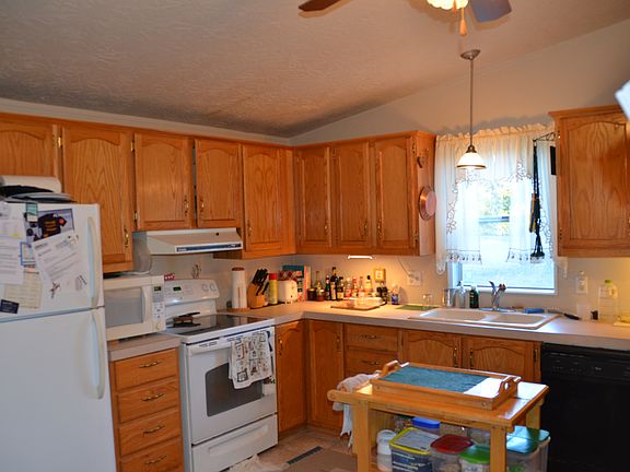 3rd image of 988 Gary Ln