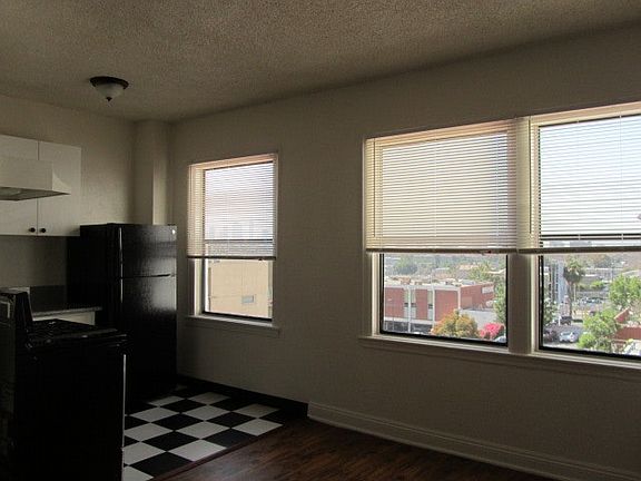 2nd image of 346 N Vermont Ave APT 307