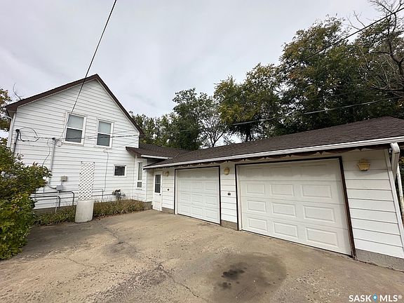 3rd image of 335 main Street S