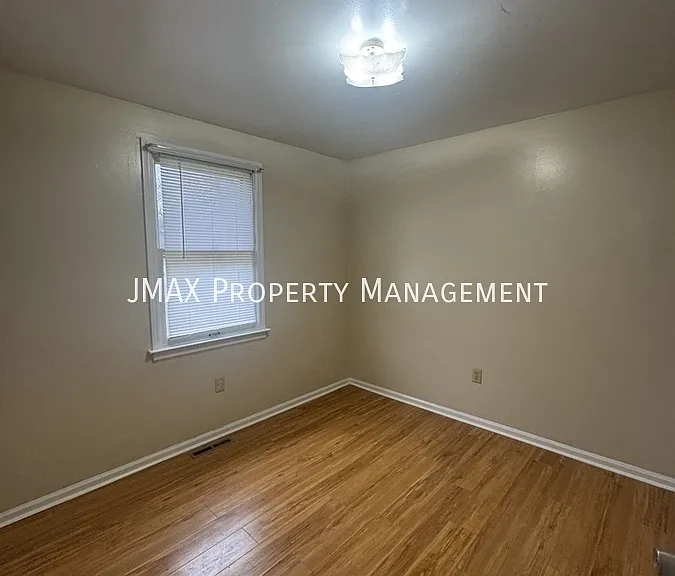 1624 Redwood Rd SE — Photo 7