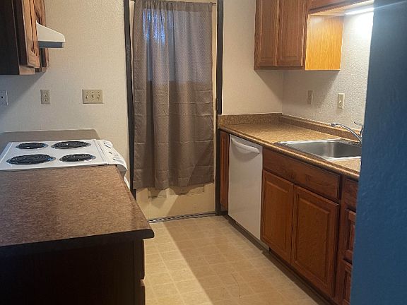 4th image of 850 SW Harrier Cir APT 3