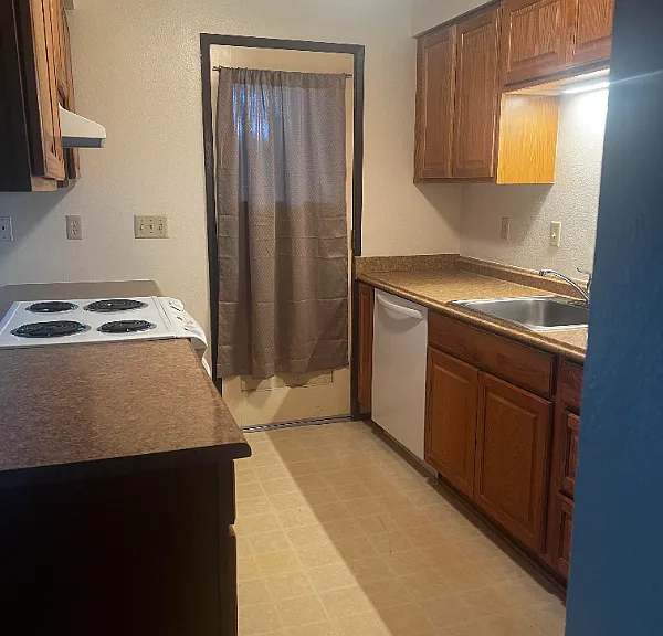 850 SW Harrier Cir #3 — Photo 4