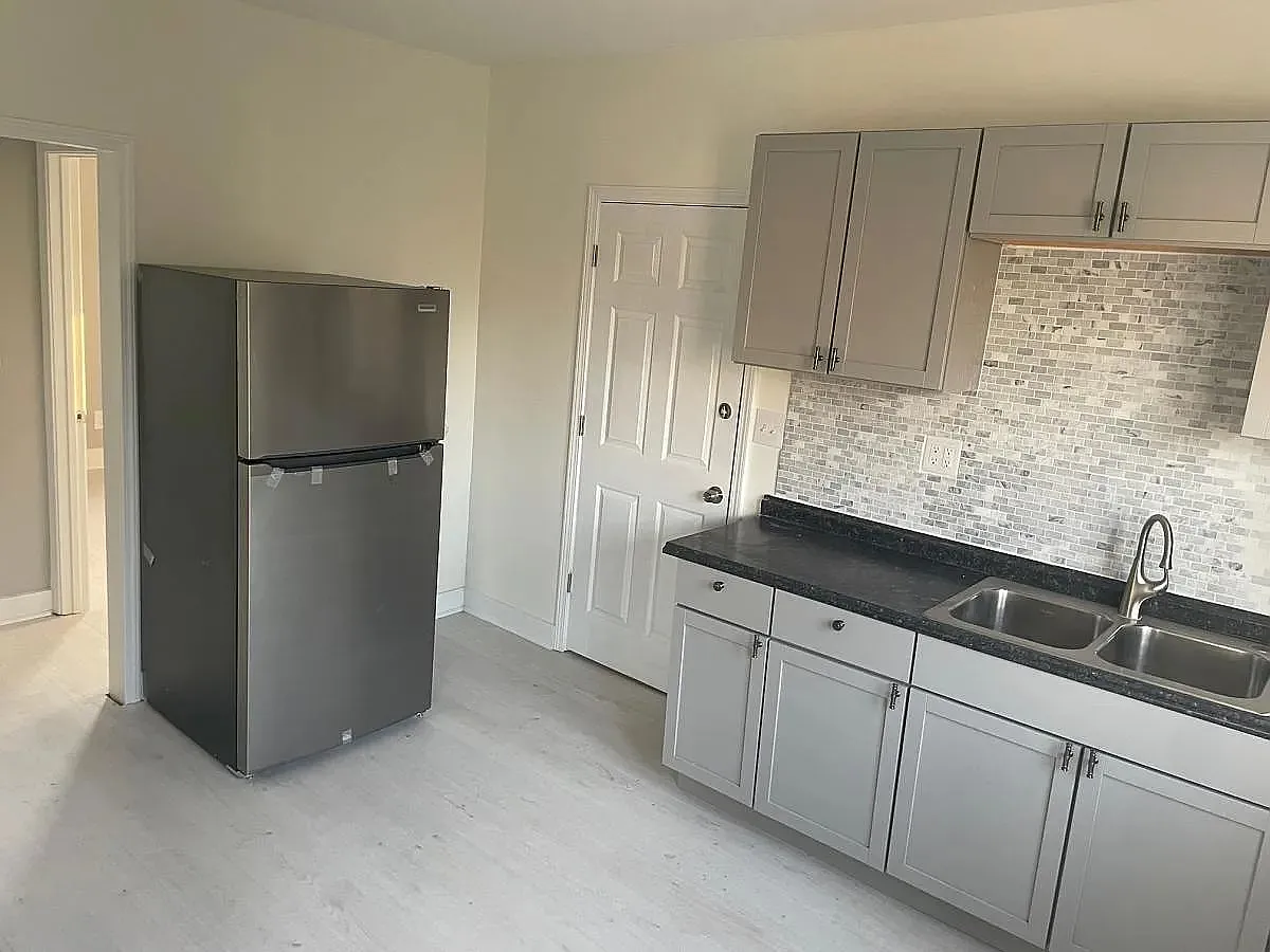 2 bed, 1250 sqft, $1,000 — Photo 4