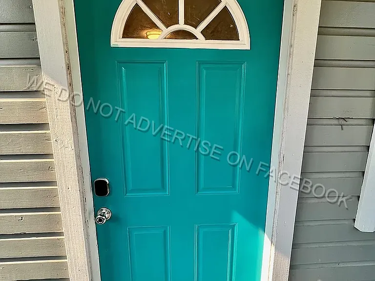 1558 Swift St — Photo 3