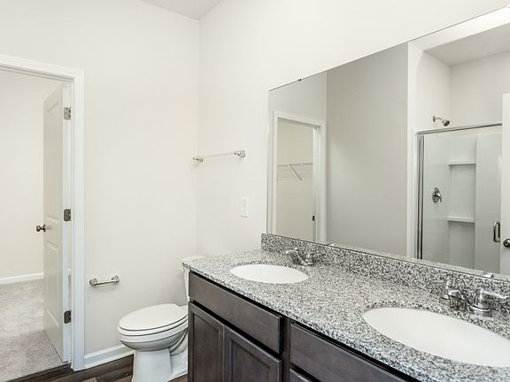 Spacious bath with double vanity - Model Representation
