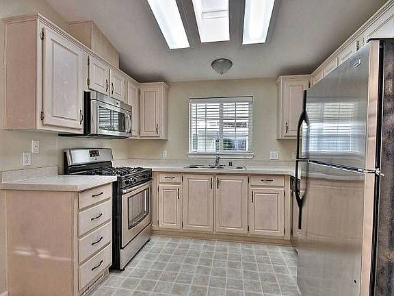 2nd image of 2711 Mar Vista Dr Space 37