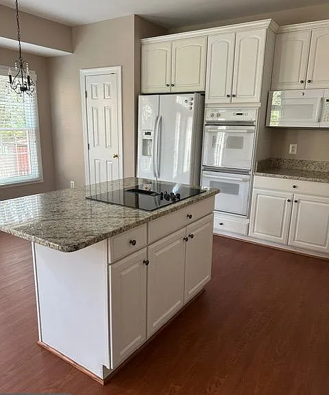 1811 Fallbrook Ln — Photo 5
