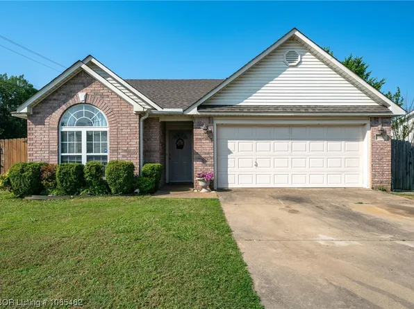 706 Chateau Dr, Fort Smith, AR 72908