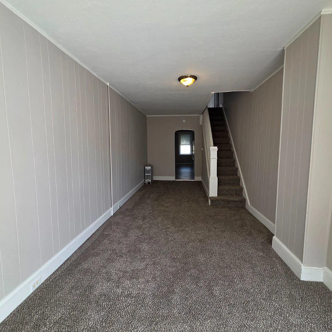3 bed, 1.0 bath, 1034 sqft, $1,300 — Photo 4