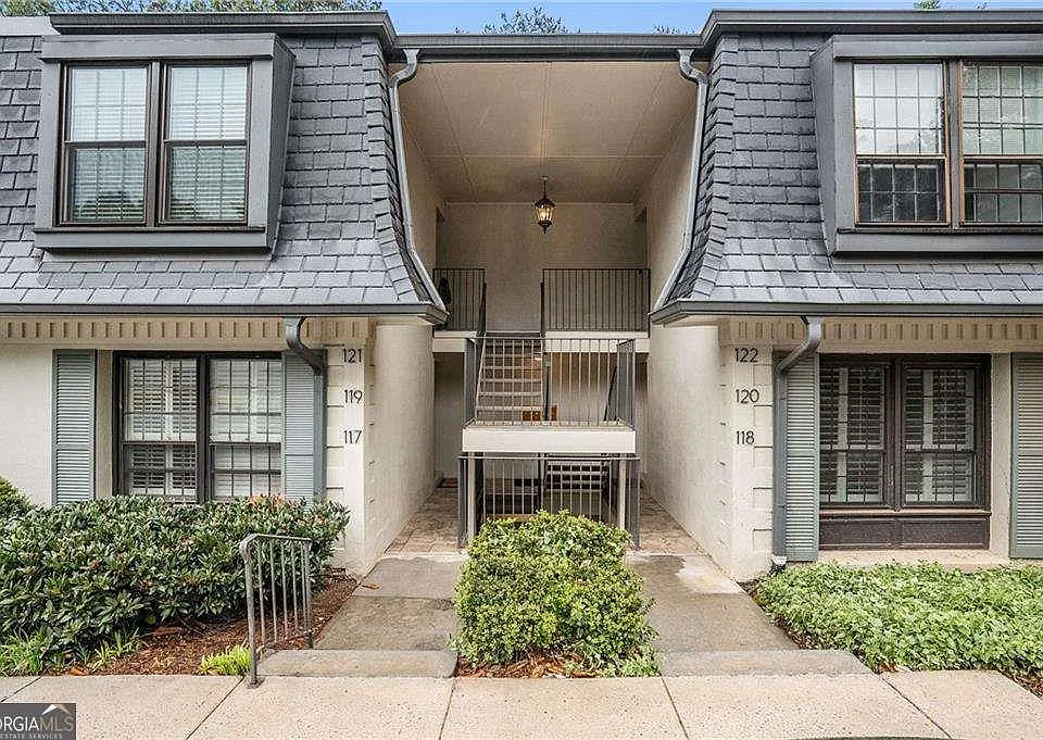 122 Maison Pl NW
