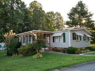 127 Spring Haven Dr, Flat Rock, NC 28731