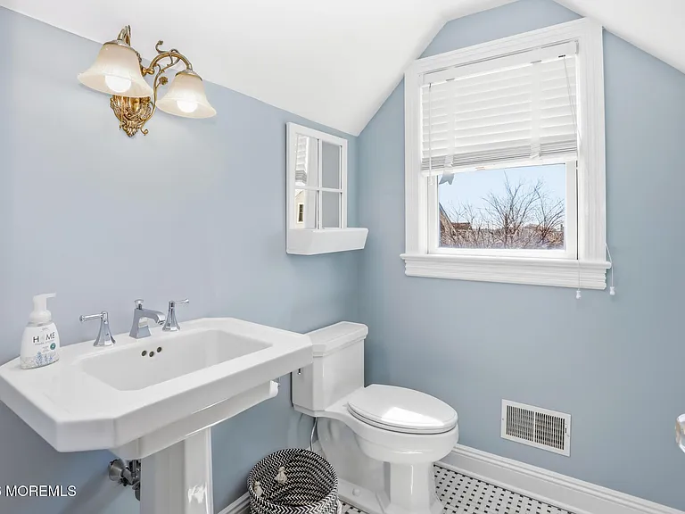 565 Trout Ave — Photo 28