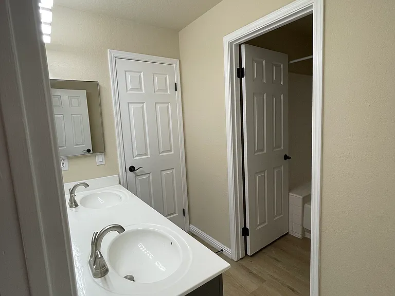 423 Kinsmill Ct — Photo 21