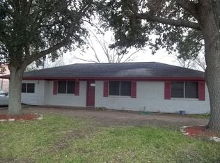 1033 Southside Dr, Angleton, TX 77515