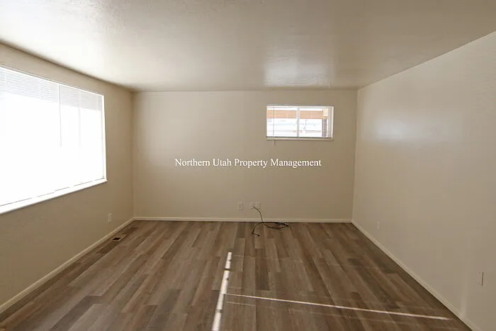 521 E 600 S — Photo 2