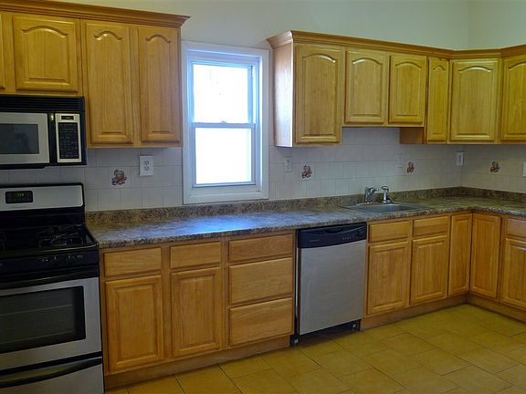 2nd image of 79 Stuyvesant Ave #302