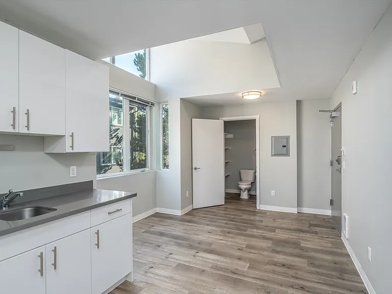 4229 7th Ave NE — Photo 9