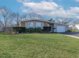 37 Sunset Dr, Centereach, NY 11720