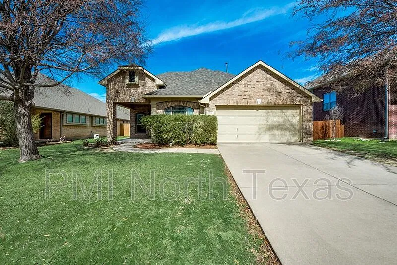 3 bed, 2.0 bath, 2010 sqft, $2,295 — Photo 2
