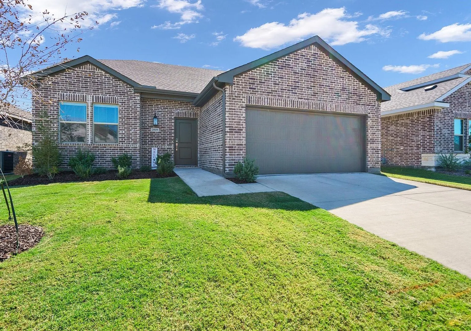 Beautiful 2 story home in Seagoville — Photo 1