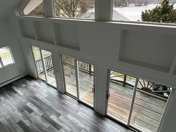 (undisclosed Address), Tiverton, RI 02878