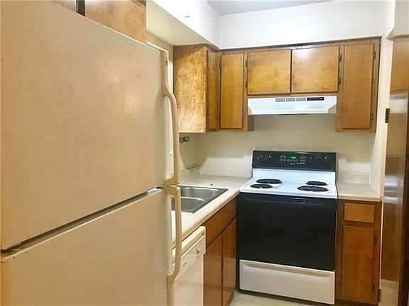 3rd image of 1002 W University Ave