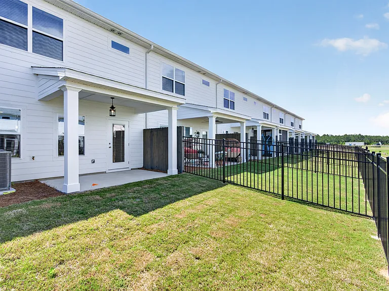 302 Cyan Ln — Photo 32