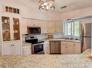 1143 W Baldwin Ct, Mequon, WI 53092