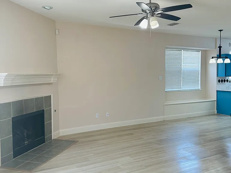 313 Broadmoor Dr — Photo 6