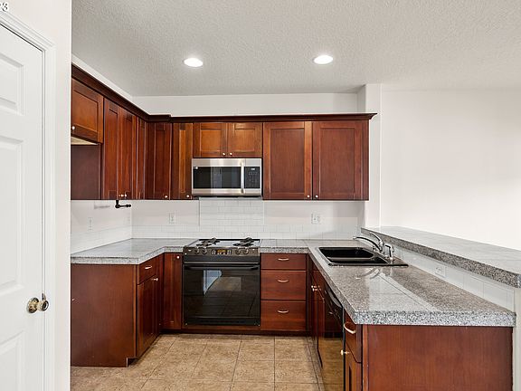 3rd image of 6513 NE Forest Ln