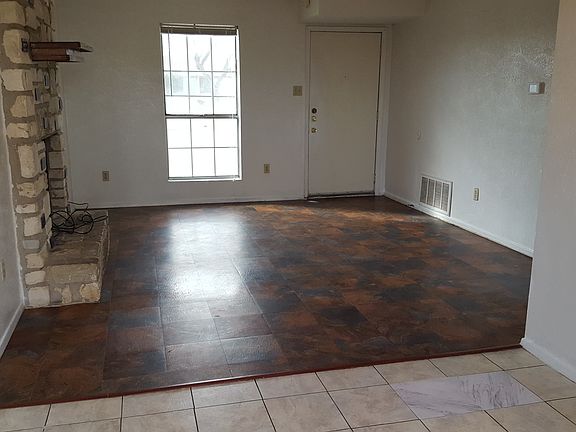 2nd image of 3404 Lynridge Dr