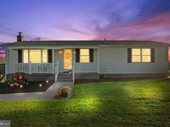 222 Buckingham Ln, Charles Town, WV 25414