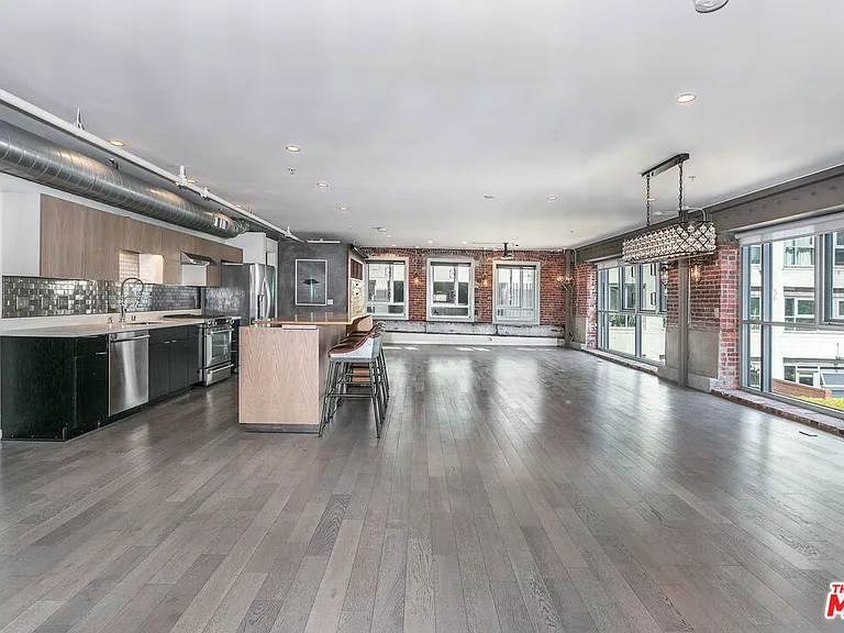 527 Molino St #202 — Photo 5