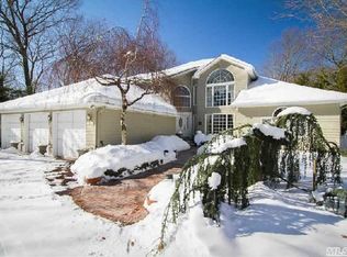 28 Wyandanch Blvd, Smithtown, NY 11787