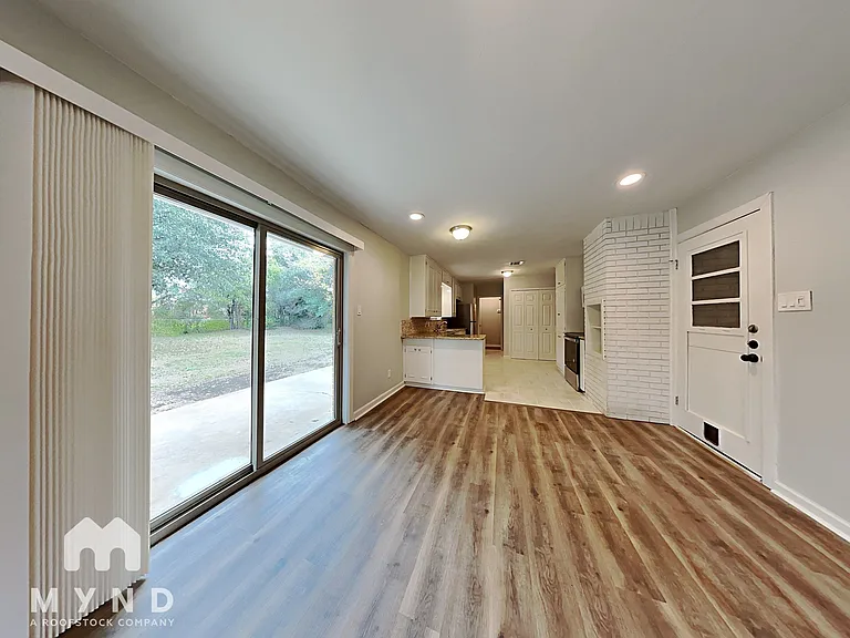 5244 Greene Ave — Photo 5