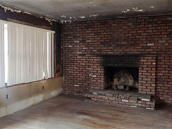 4th image of 394 Broadway Greenlawn