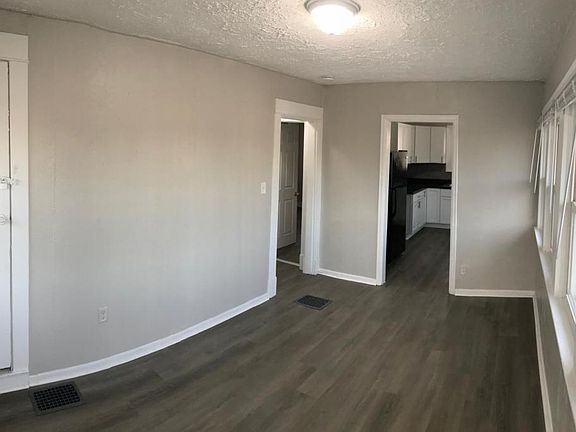 3rd image of 815 Dawson St APT 3