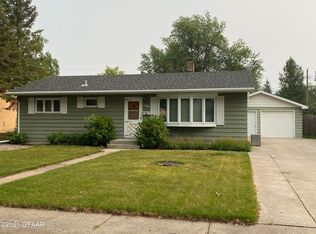 1108 19th Ave S, Grand Forks, ND 58201