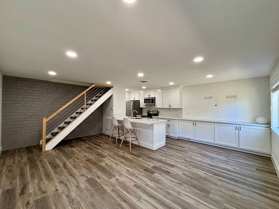1st image of 230 Watson Dr APT 3