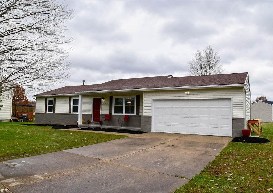 1st image of 230 Chapel Square Cir