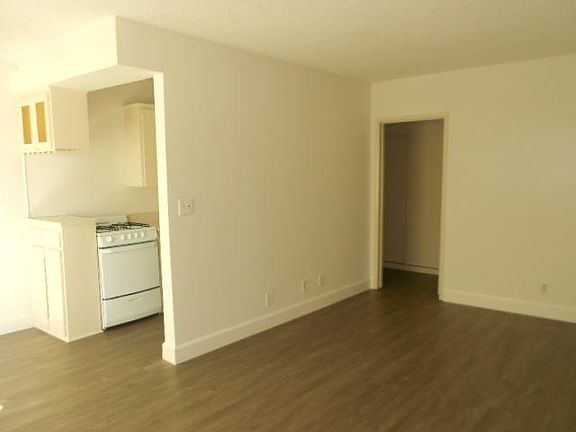 3rd image of 10758 Santa Monica Blvd