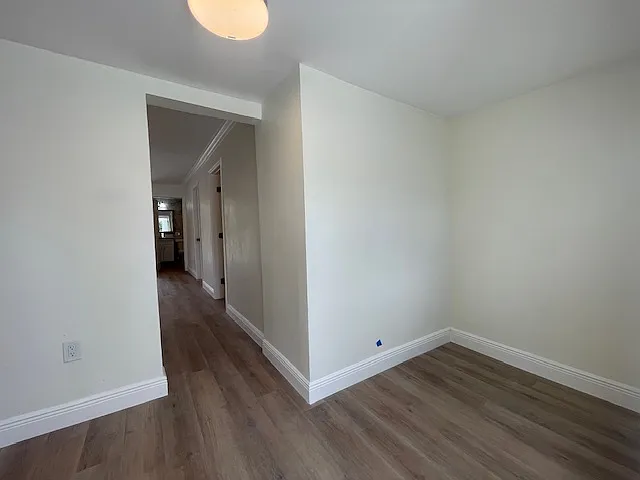 413 N East St — Photo 6
