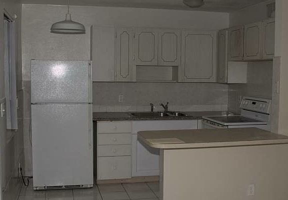 4th image of 1212 S Federal Hwy APT 2