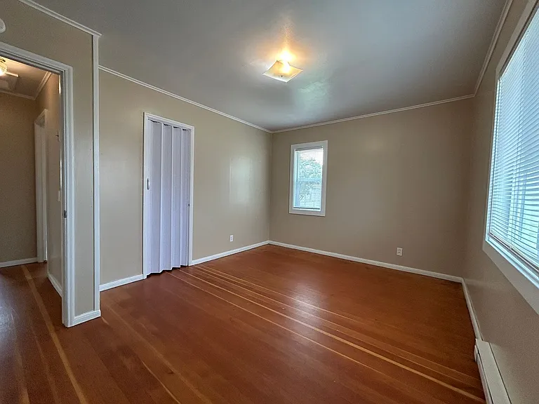 1115 Sanford Ave — Photo 5