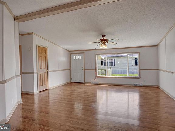4th image of 5664 Claridge Ct